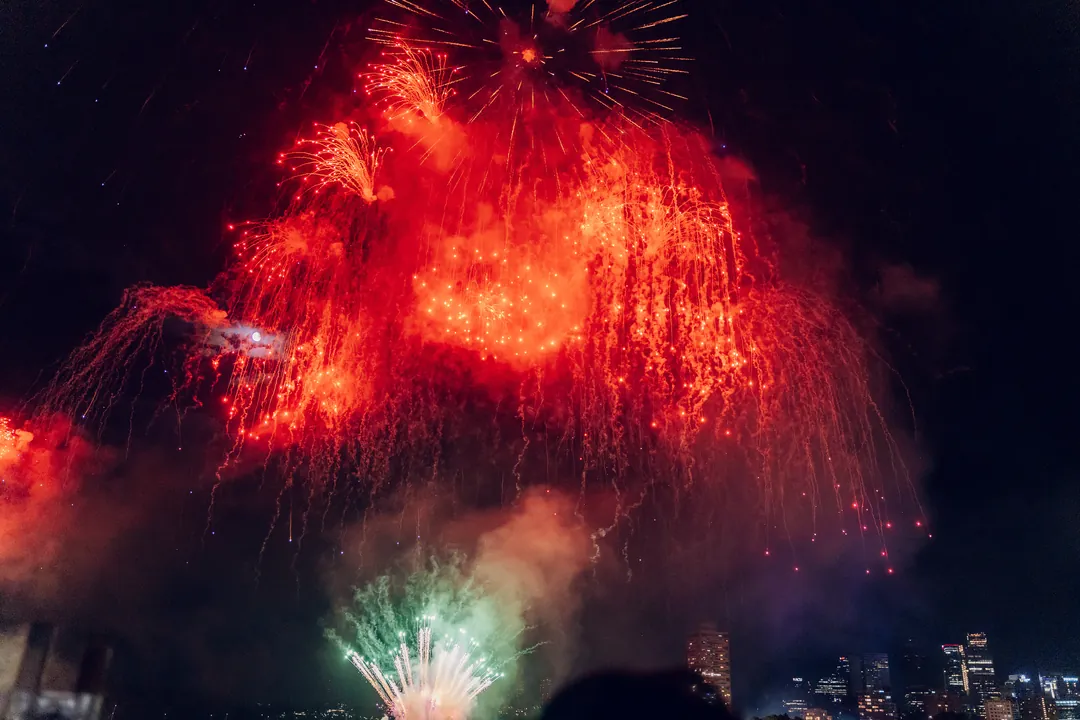 Colourful New Year’s Eve fireworks over Sydney Harbour
